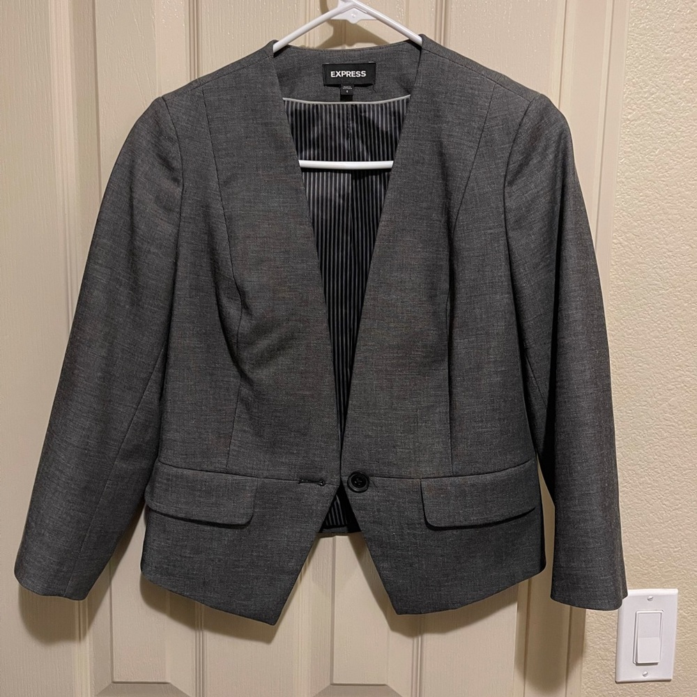 Express suit - Picture 3 of 5